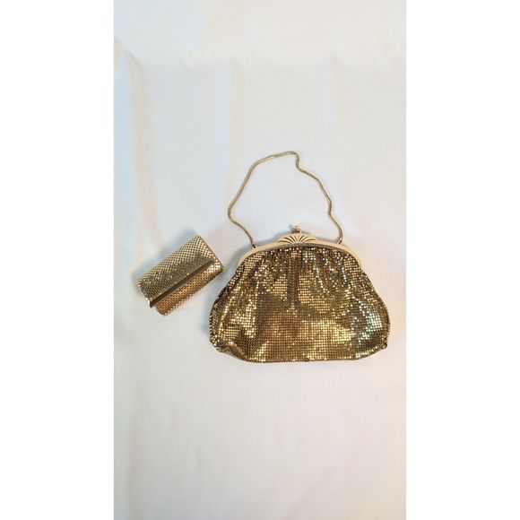 Whiting & Davis Handbags - Whiting & Davis Vintage Mesh Set Purse Key Holder Gold Tone Metal Wrist Hand Bag